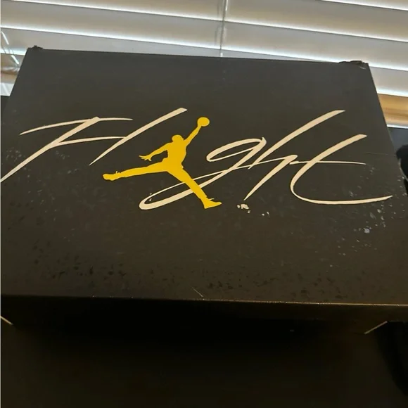 Jordan 4 yellow thunder